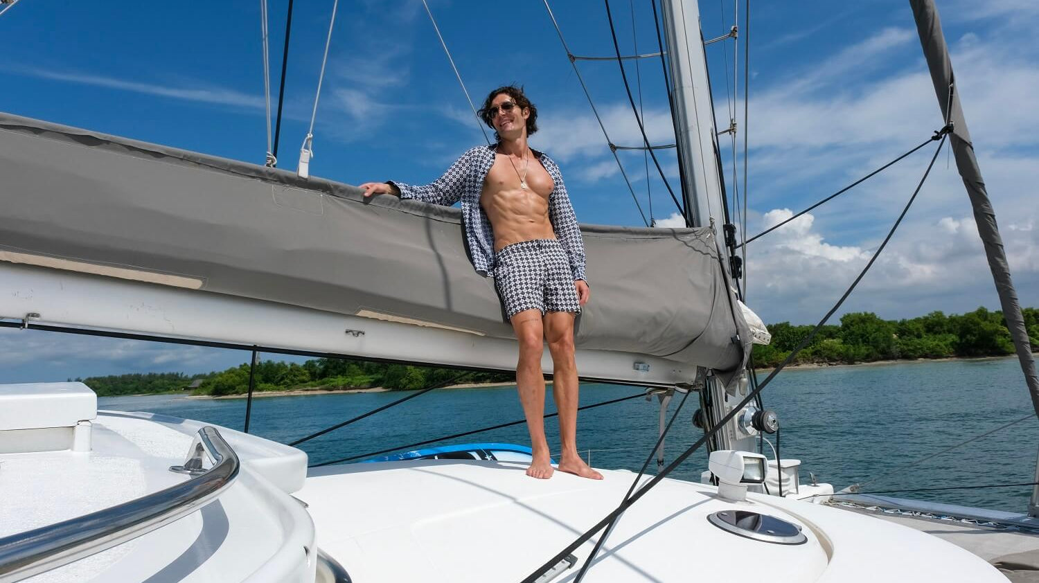 Luxury Travel Capsule: Mediterranean Yachting Holiday Essentials